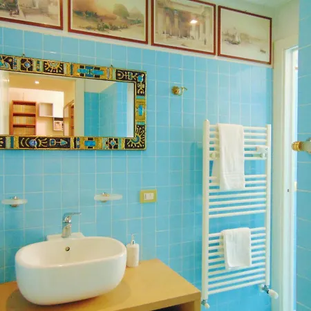 Проживание в семье The Bedroom In *