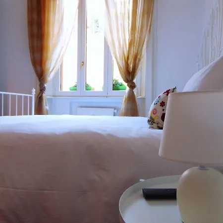 Проживание в семье The Bedroom In *